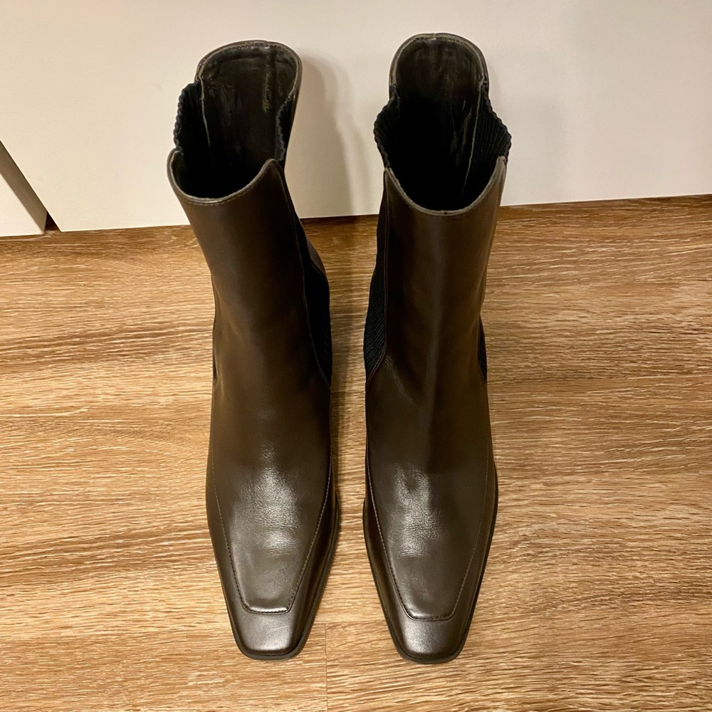 🆕 NWT Marion Parke - Chocolate Baby Calf with Black Knotted Elastic - Size 7